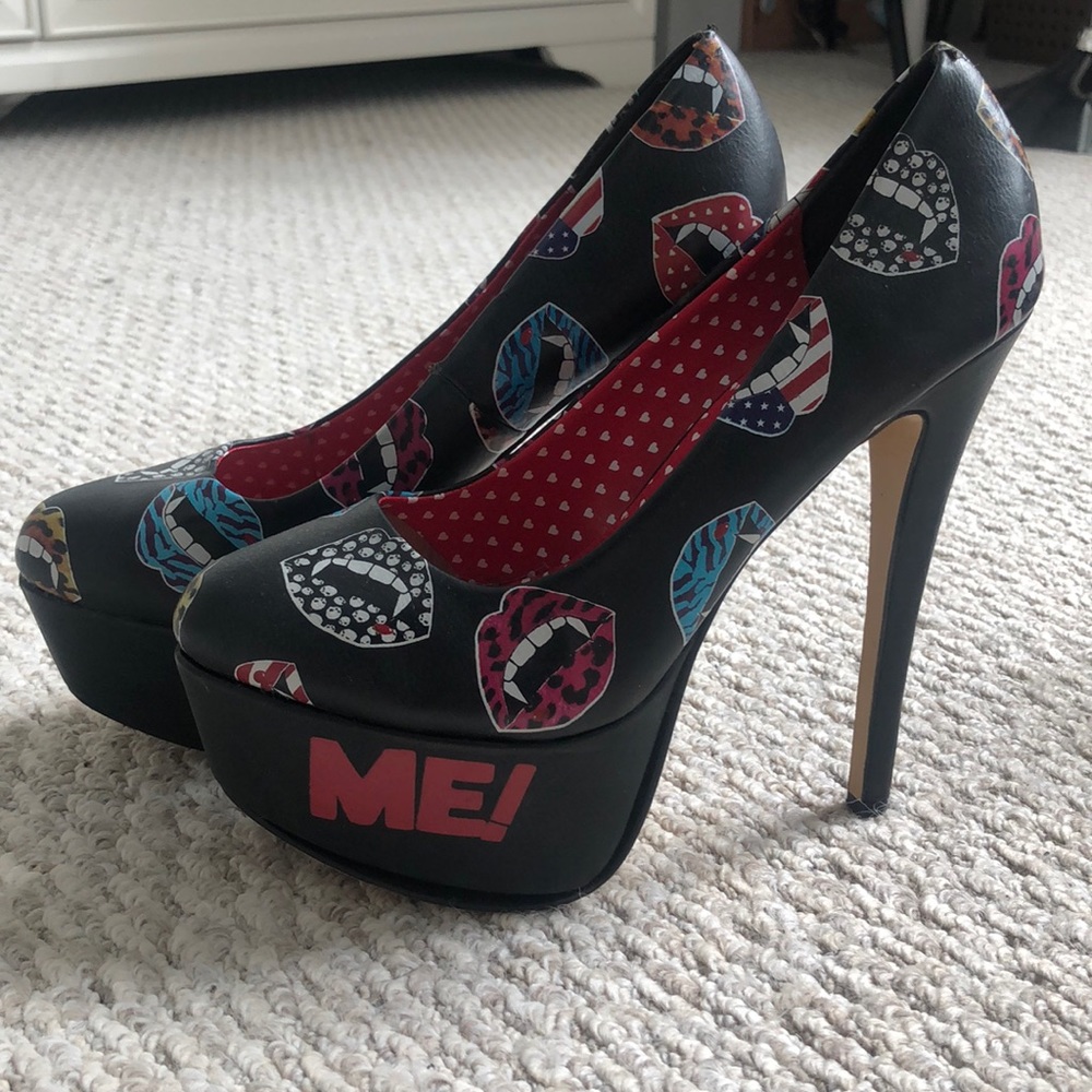 Vampire “Bite Me!” Pumps - image 2